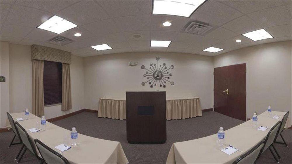 Holiday Inn Express Lordstown-Newton Falls/Warren By Ihg Exterior photo