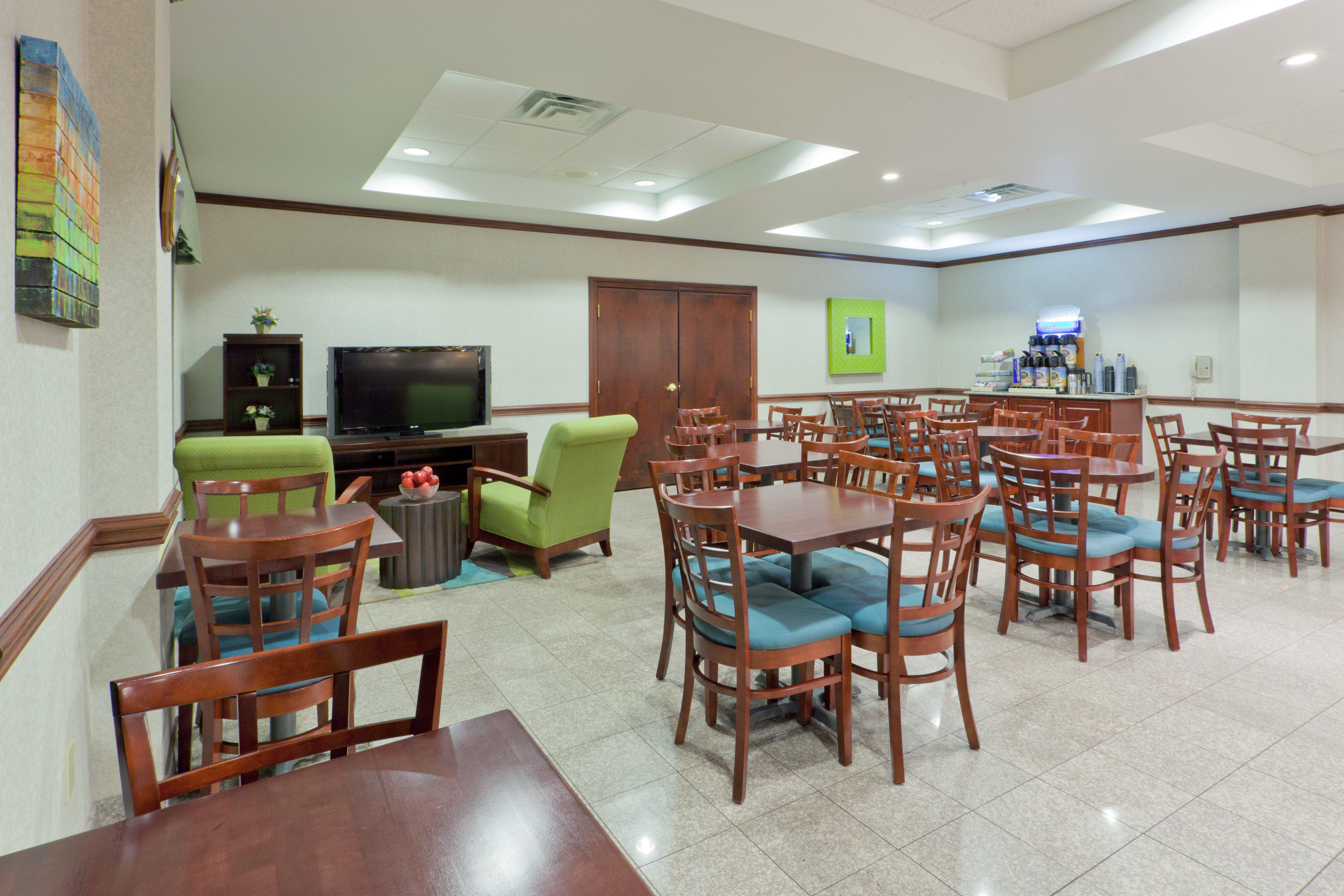 Holiday Inn Express Lordstown-Newton Falls/Warren By Ihg Exterior photo