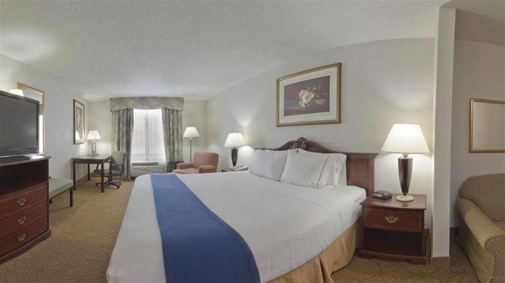 Holiday Inn Express Lordstown-Newton Falls/Warren By Ihg Exterior photo